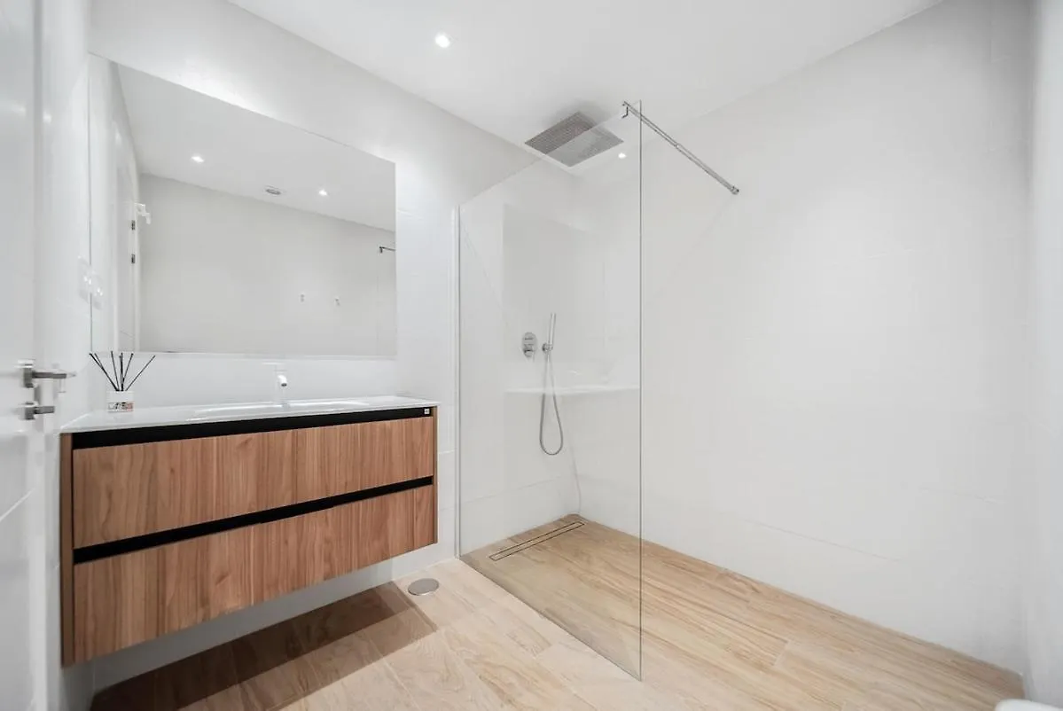 Charming & Modern 4Br Apartment Marbella